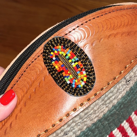 Handmade in Africa bucket style woven crossbody bag - Picture 7 of 9